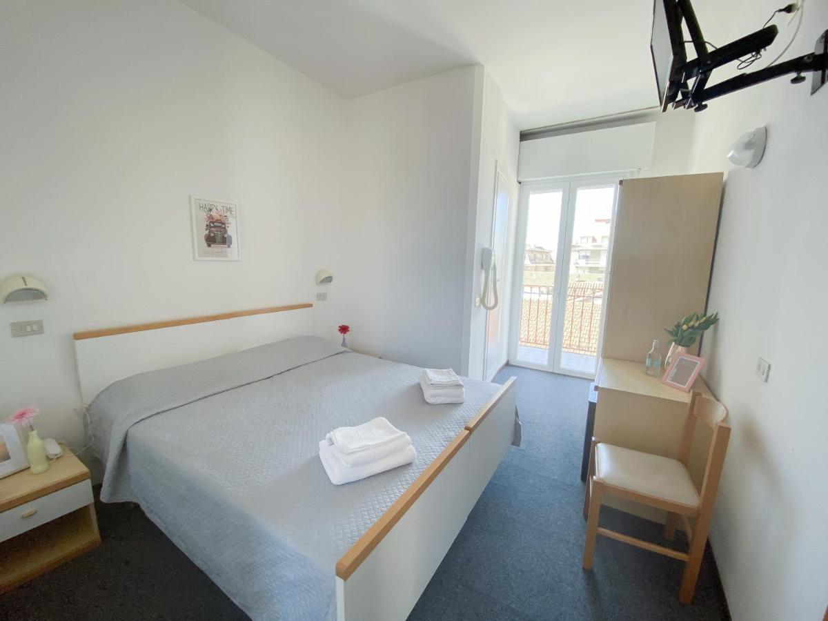 Hotel Berlino Католика Екстериор снимка