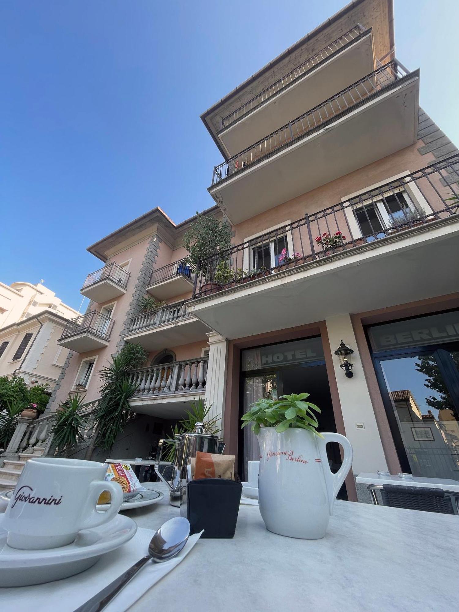 Hotel Berlino Католика Екстериор снимка