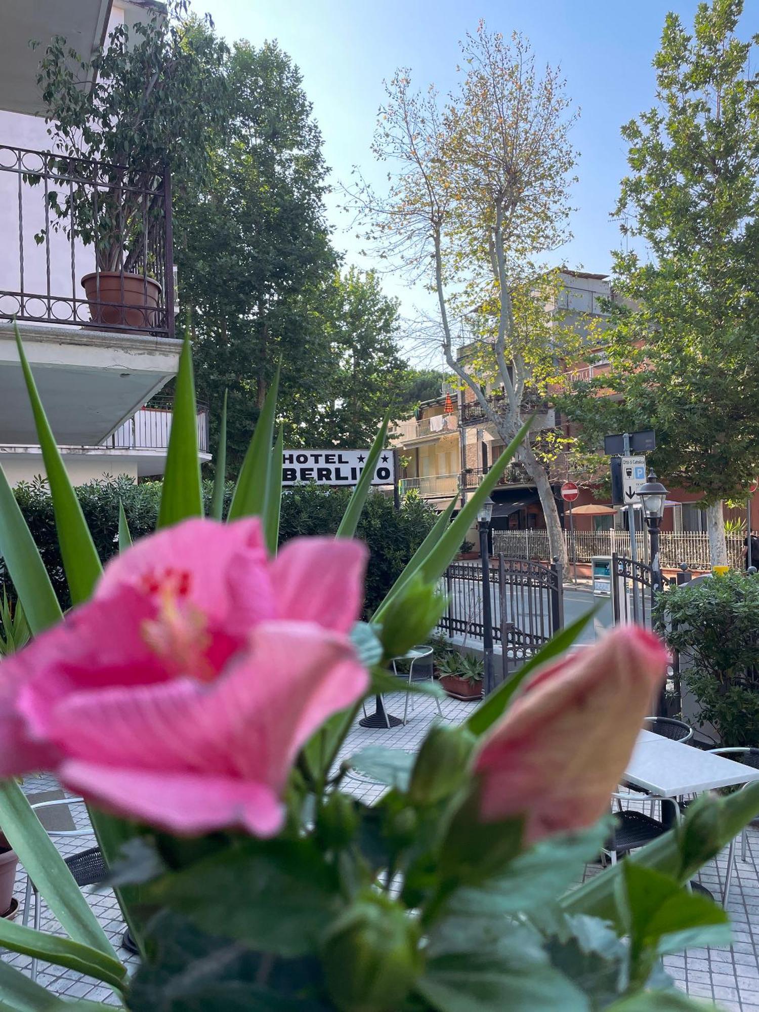 Hotel Berlino Католика Екстериор снимка