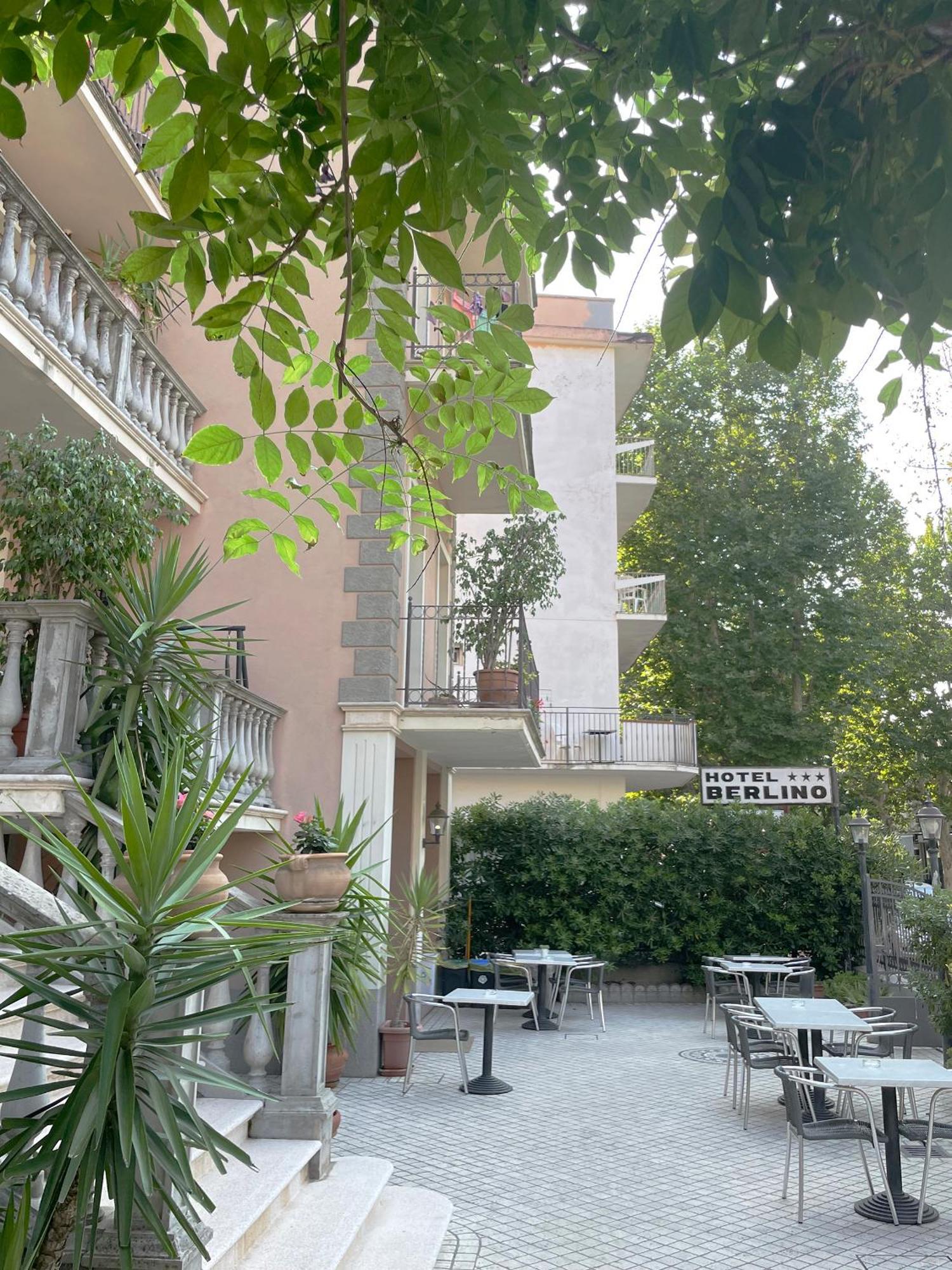 Hotel Berlino Католика Екстериор снимка