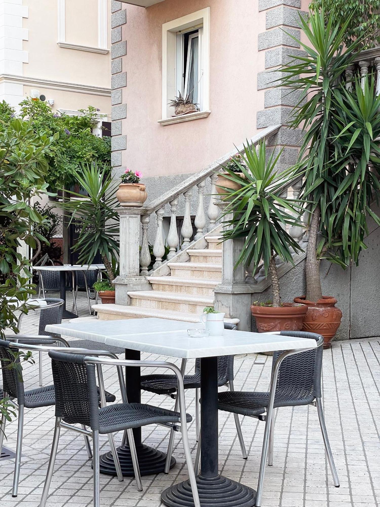 Hotel Berlino Католика Екстериор снимка
