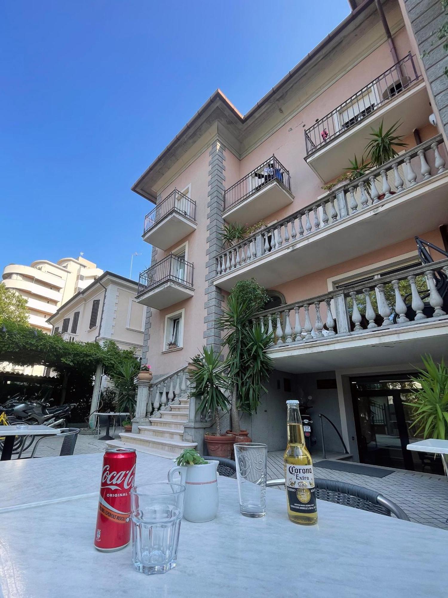 Hotel Berlino Католика Екстериор снимка